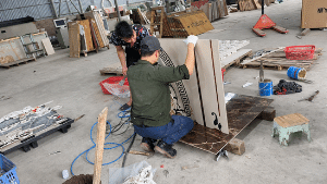 thợ gia công lắp ghép gạch CNC
